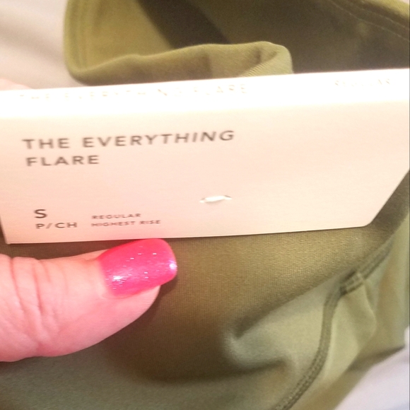 NWT American Eagle The Everything Flare Size S Regular Leggings - Picture 3 of 3